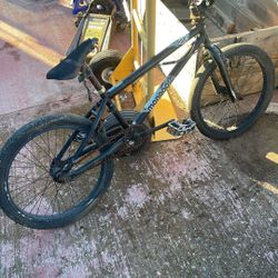 Old Mongoose Brawler Bmx Bike