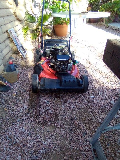 Troy-Bilt Lawn Mower Works Good