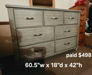 Ashley Furniture King Size Lowboy Dresser
In rustic Grey
60.5"w x 18"d x 42"h