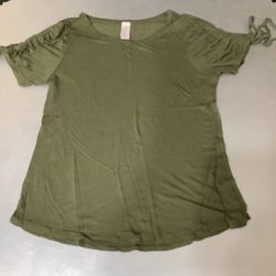 Women’s Top (size M)