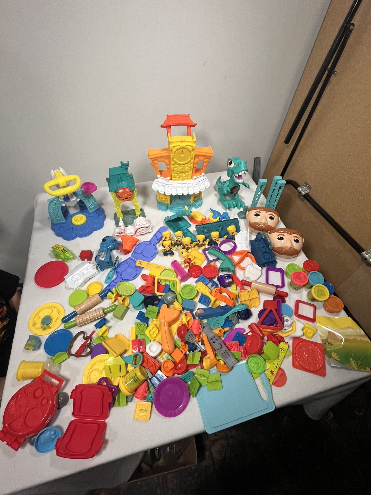 Large Lot Of Playdoh Toys Accessories Dinosaur Dentist Etc
