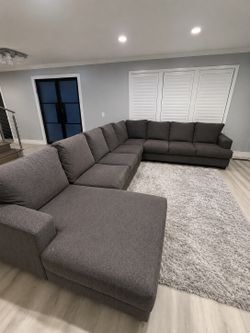 Oversized Modern Charcoal Sectional Sofa – Excellent Condition