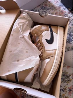 WMNS AIR JORDAN 1 MID