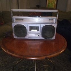 RETRO BOOMBOX