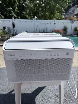 Midea A/C unit 8000 BTU barely used