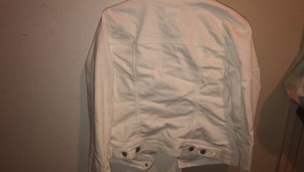White jean jacket / Medium Girls / Worn once