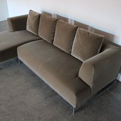 Sectional couch 