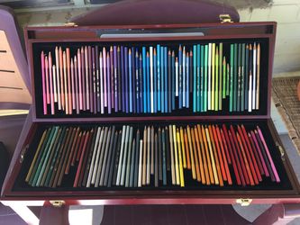 Prismacolor Colored Pencils 150 for Sale in Miami, FL - OfferUp