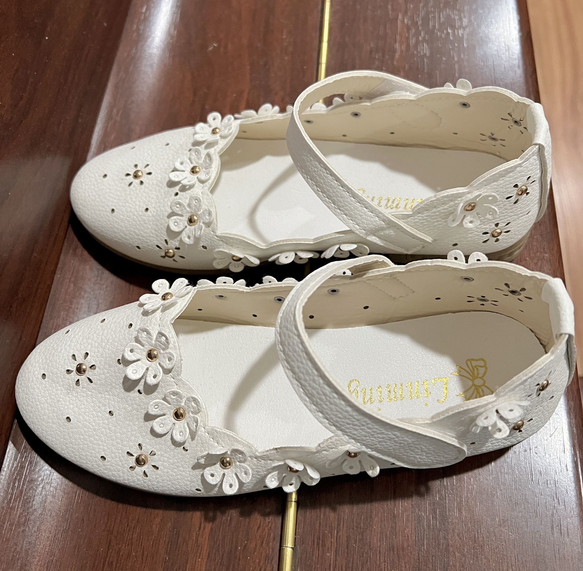 Girls Size 3 White Flower Dress Shoes