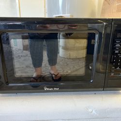 Compact MagicChef Microwave 0.7cu ft 700W