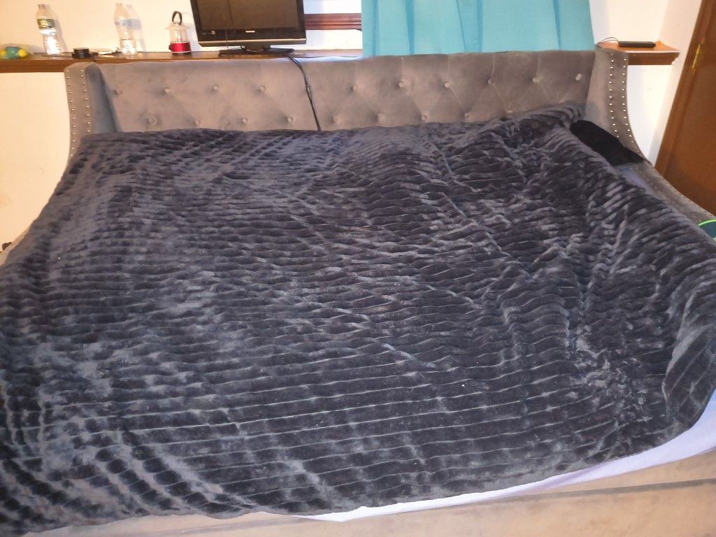 Full Size Bed
