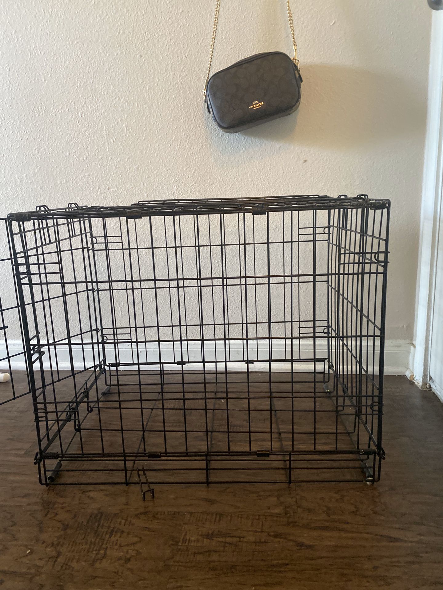 Dog cage / kennel