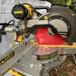 DeWalt DWS780 12” Sliding Miter Saw + Stand – Clean – Ready to Work