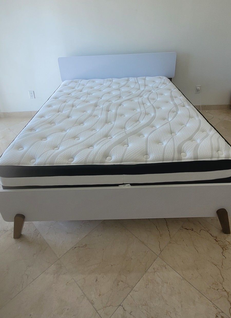 Wood Queen Bed And Mattress