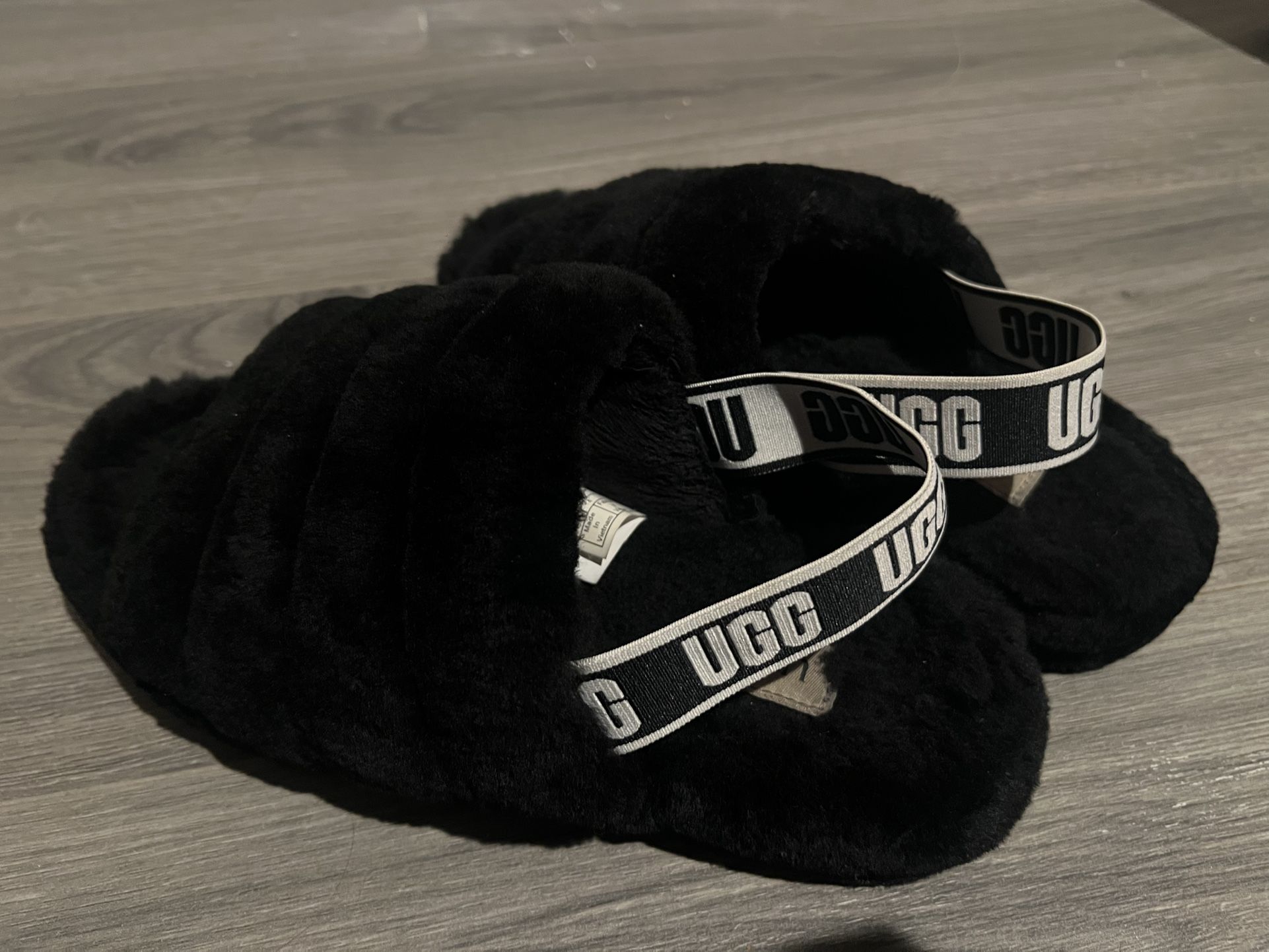 Woman’s Fluff Slides Uggs