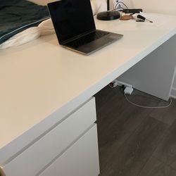 White Ikea Desk (ALMOST  NEW)