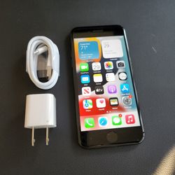 iPhone 7 - UNLOCKED - Like New  