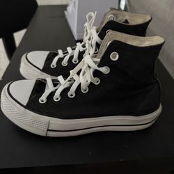 Converse Size 7 Woman 