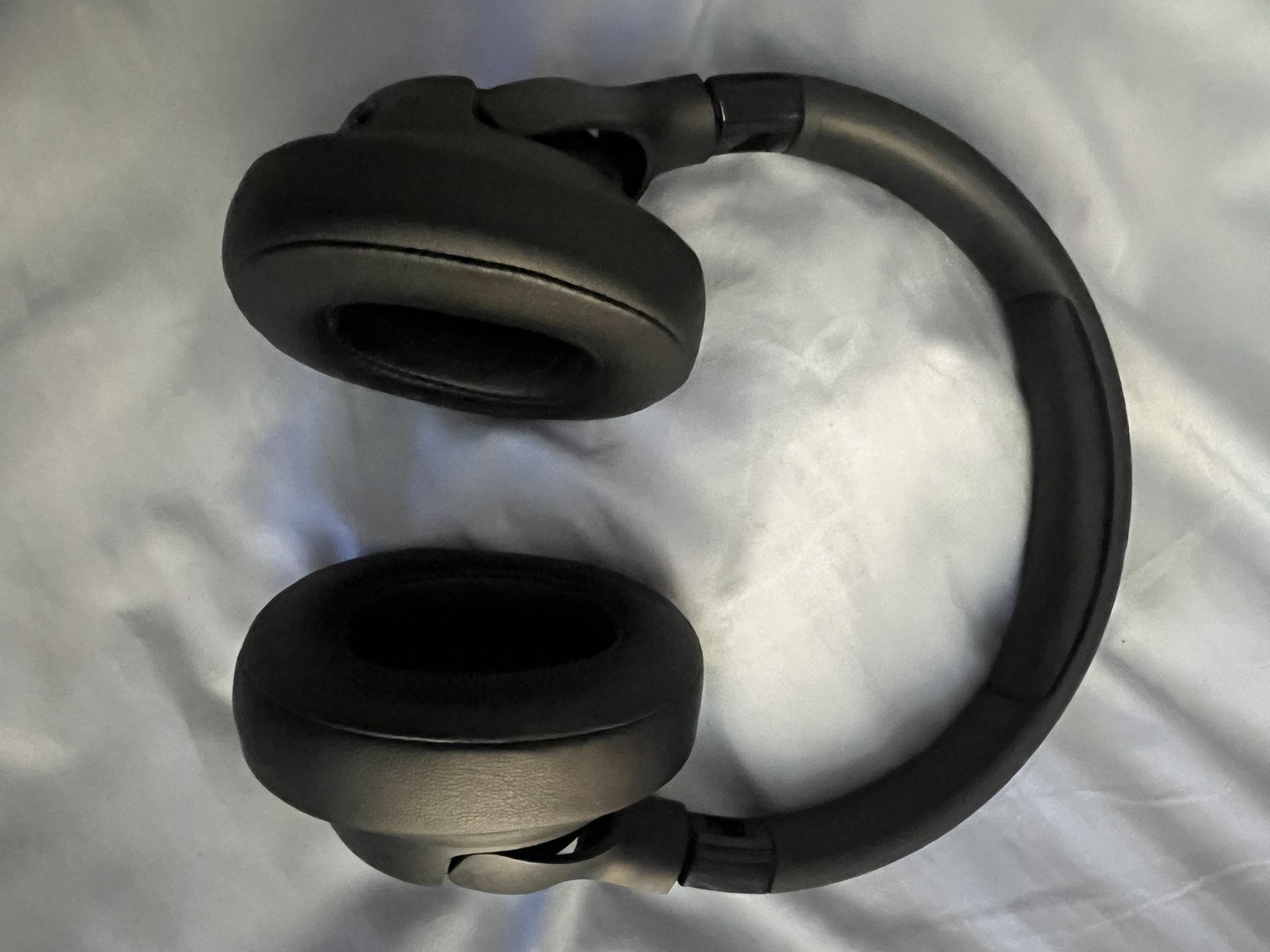 JBL noise canceling headphones