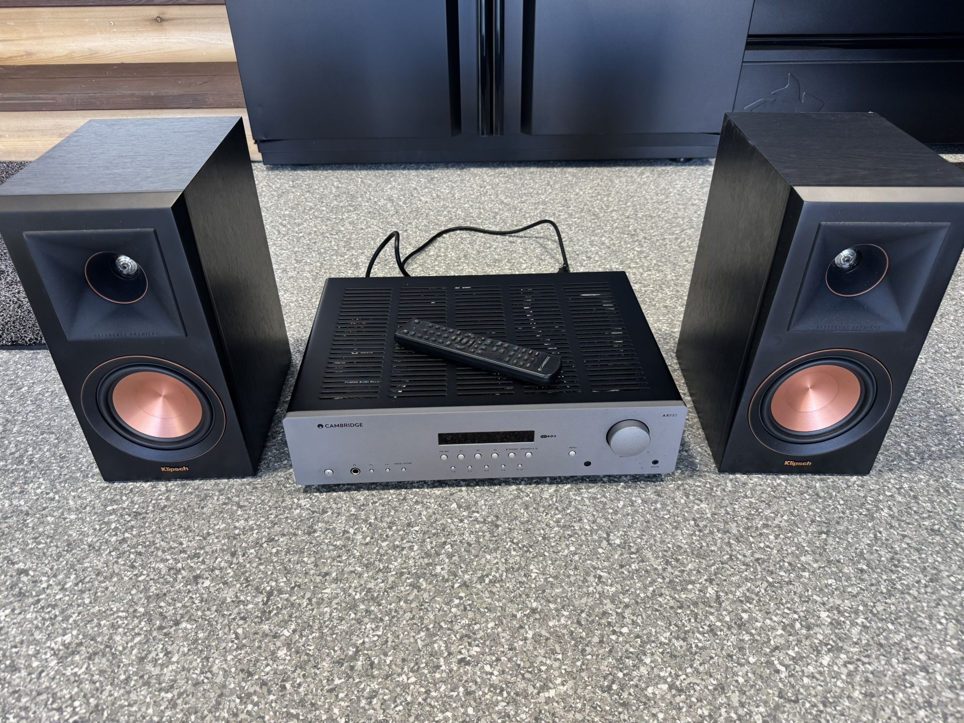 Hi-Fi Integrated Amplifier With Klipsch Speakers