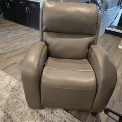 Comfortable Leather Recliner Chair Lifter, With Remote Control.  Very Comfortable  and Lifter. Must Go.