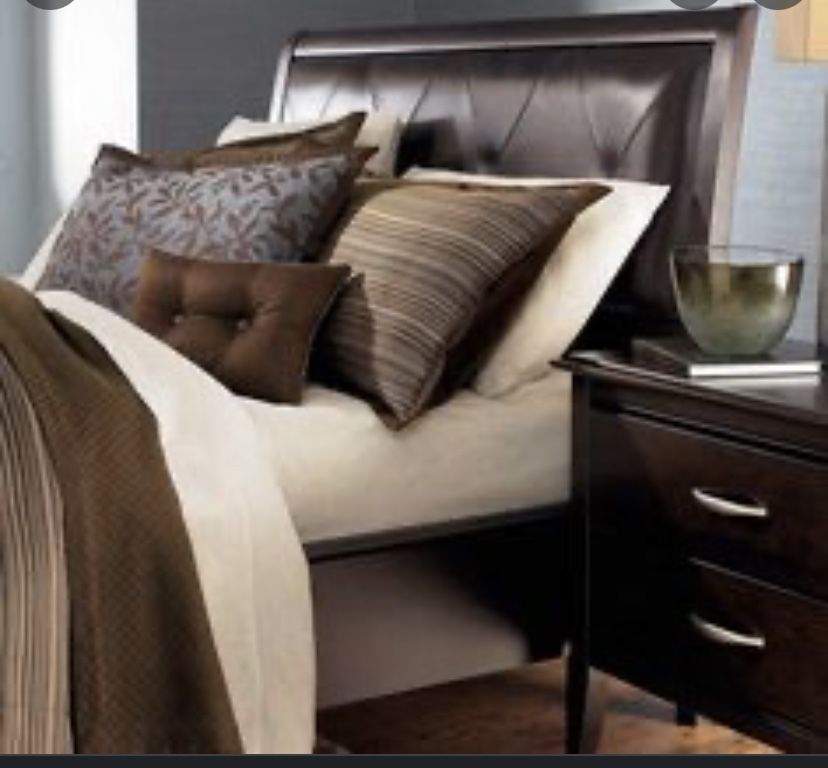 Bassett Fifth Avenue King Bed Set - $200 OBO