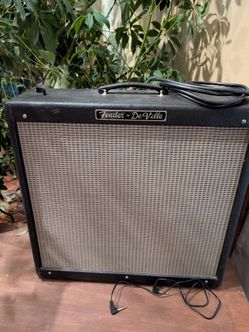 Broken Fender Deville 410