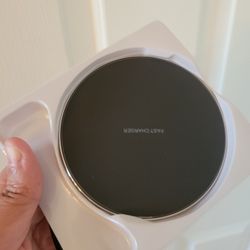 brand new wirless charger . fast 20W charging  pad with samsung galaxy s24/s24+/ s24 ultra /s23/s22/s21/s20/s10. For google pixel 8/7/6,LG for iphone 