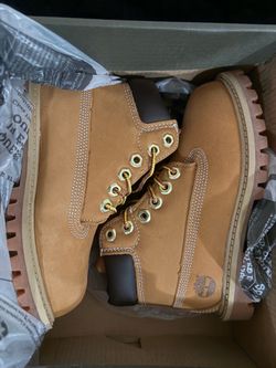 10C Timbs NEVER WORN 60$