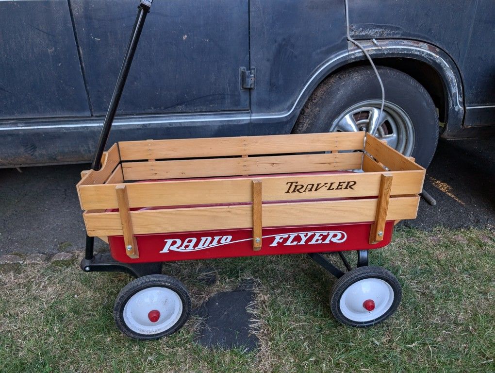 RADIO FLYER RED PULL WAGON TRAV LER WOOD RAILS - Main Image