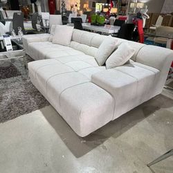 SECTIONAL SOFA 
