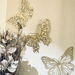 Mariposas De Pared Metal. Set De Tres Color Dorado.
