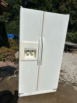 Kenmore Fridge / Refrigerator