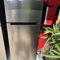 Refrigerator 4.5 Cu Ft  (NEW)