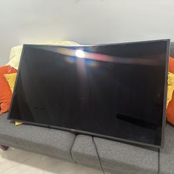 ABSOLUTE STEAL — Samsung CURVED TV — Gorgeous Picture — MUST GO