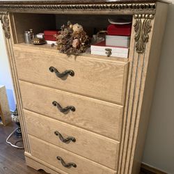 Sandberg Furniture Chest Of Drawers / Dresser