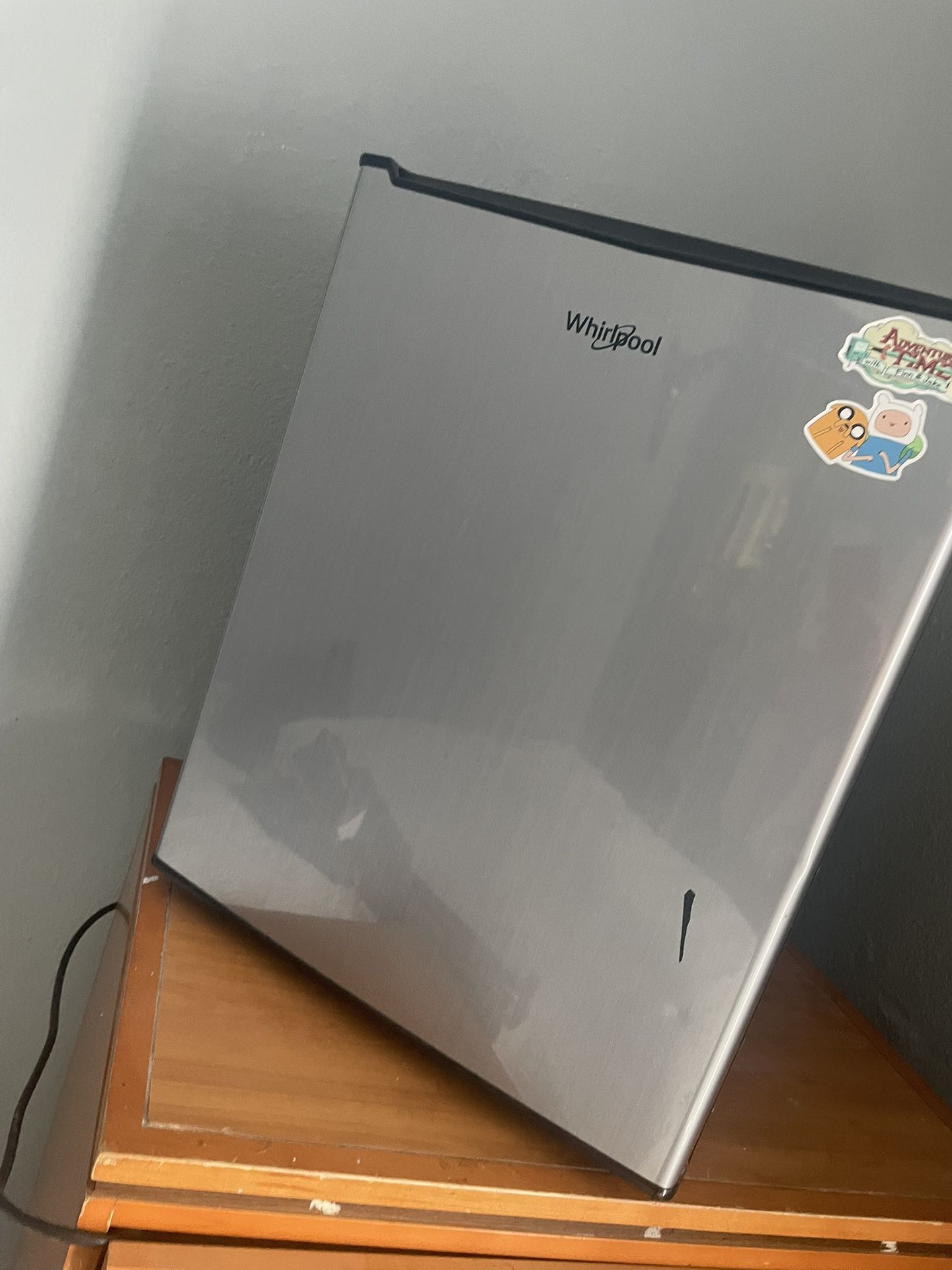 Mini fridge 