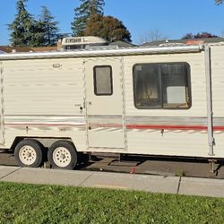 Camping trailer