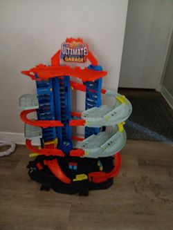 Hot wheels ultimate garage