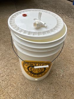 Home brewing bottling bucket, fill valves, siphons and miscellaneous items