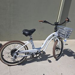 EBC Electric bike company beach cruiser ebike 24in small size with charger