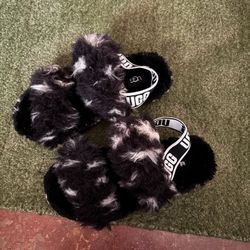 Woman’s Ugg Sandals /slippers