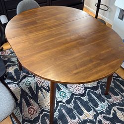 Dining table with leaf