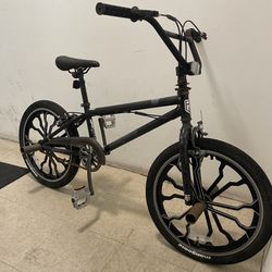 Vintage Mongoose BMX Freestyle Bike w/ Mag Wheels & Steel Pegs