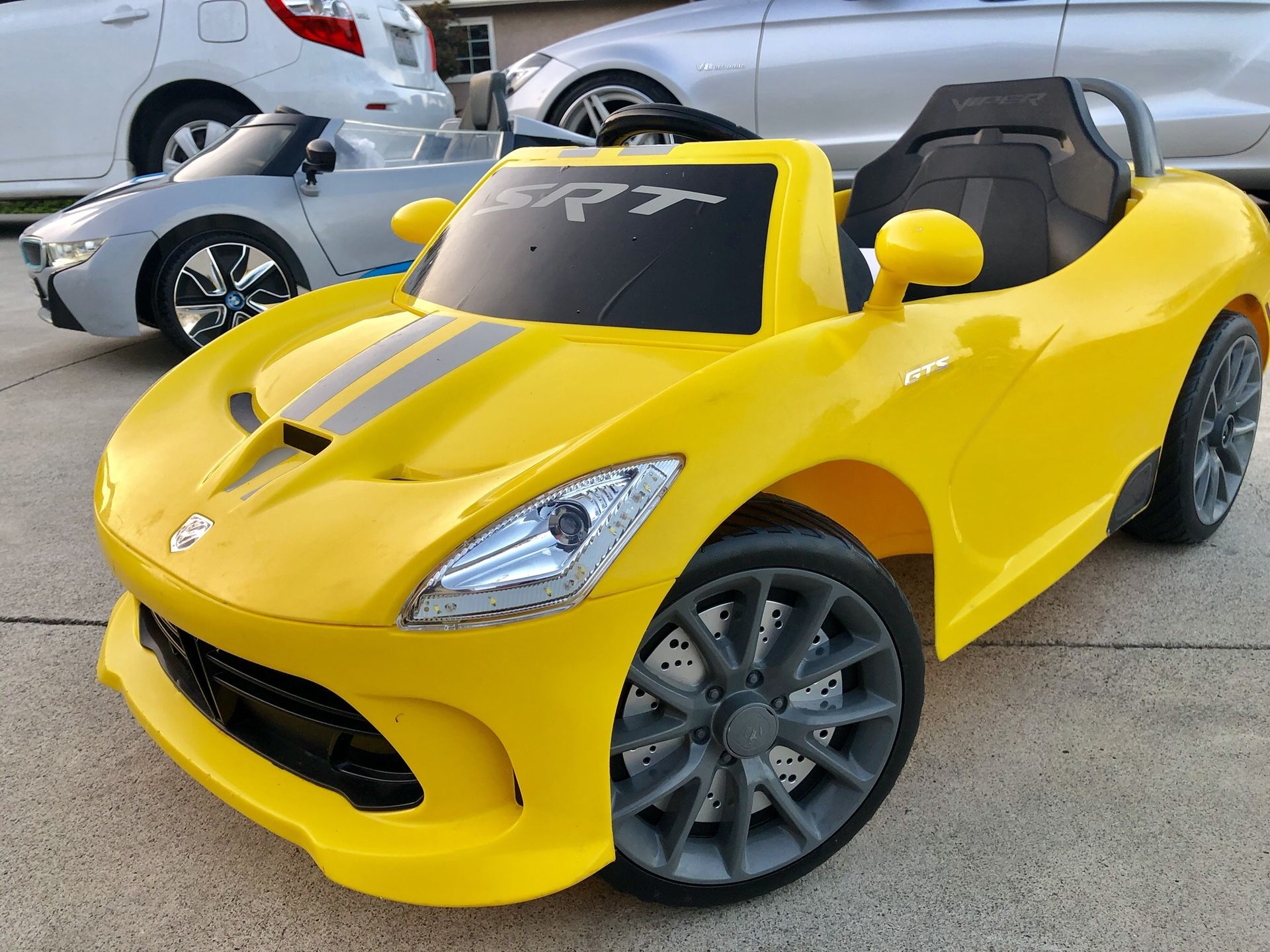 Yellow Dodge Viper Car SRT electric kids ride on cars power wheels