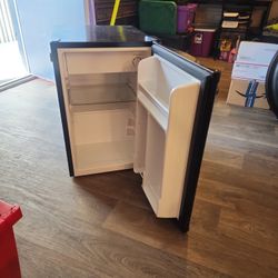 Mini-fridge 