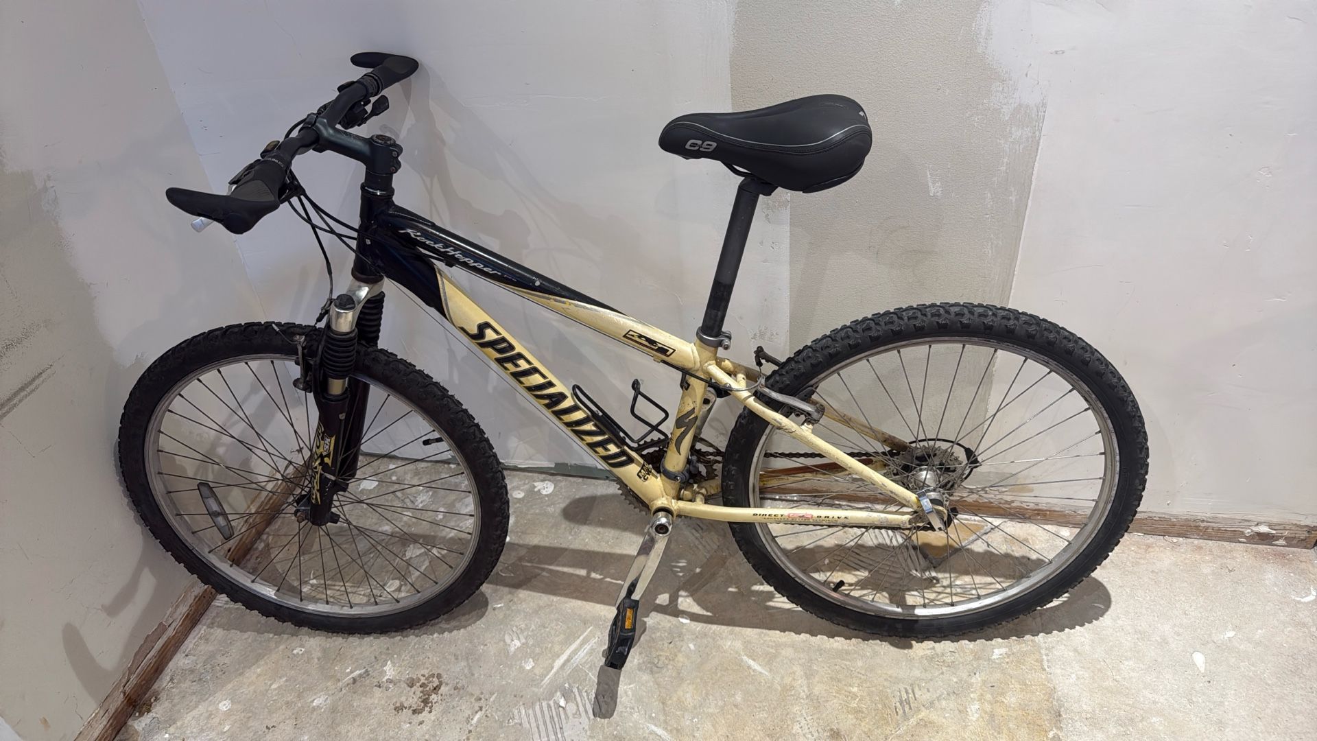 Specialized Rock Hopper Mountain Bike