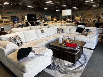 Stunning sectional sofa! 📲🤍✨ Any fabric & color!