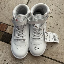 NWT Reebok girls sneakers size 10