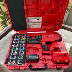 Milwaukee FORCE LOGIC M18 750 MCM Crimper Kit Model FORCE LOGIC 2779-22